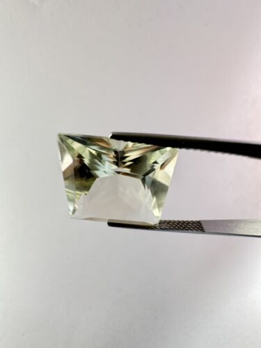 Light Green Amethyst In Princess-Cut 14,9mm X 14,9mm 12,80cts