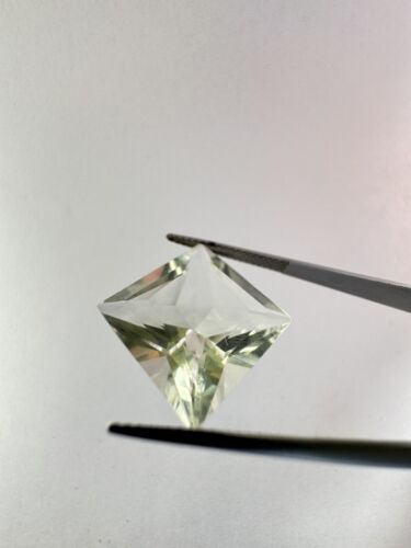 Light Green Amethyst In Princess-Cut 14,9mm X 14,9mm 12,80cts