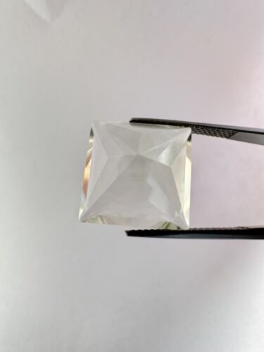 Light Green Amethyst In Princess-Cut 14,9mm X 14,9mm 12,80cts