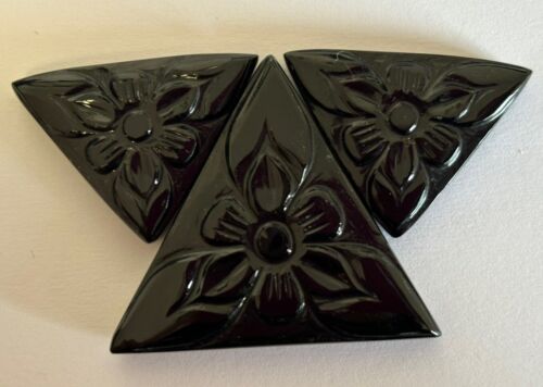 Onyx Triangle Engraved Flowers With Selection A Very Rare Find
