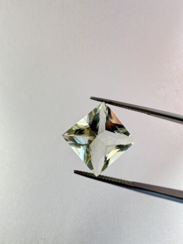 Light Green Amethyst In Princess-Cut 14,9mm X 14,9mm 12,80cts