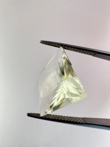 Light Green Amethyst In Princess-Cut 14,9mm X 14,9mm 12,80cts