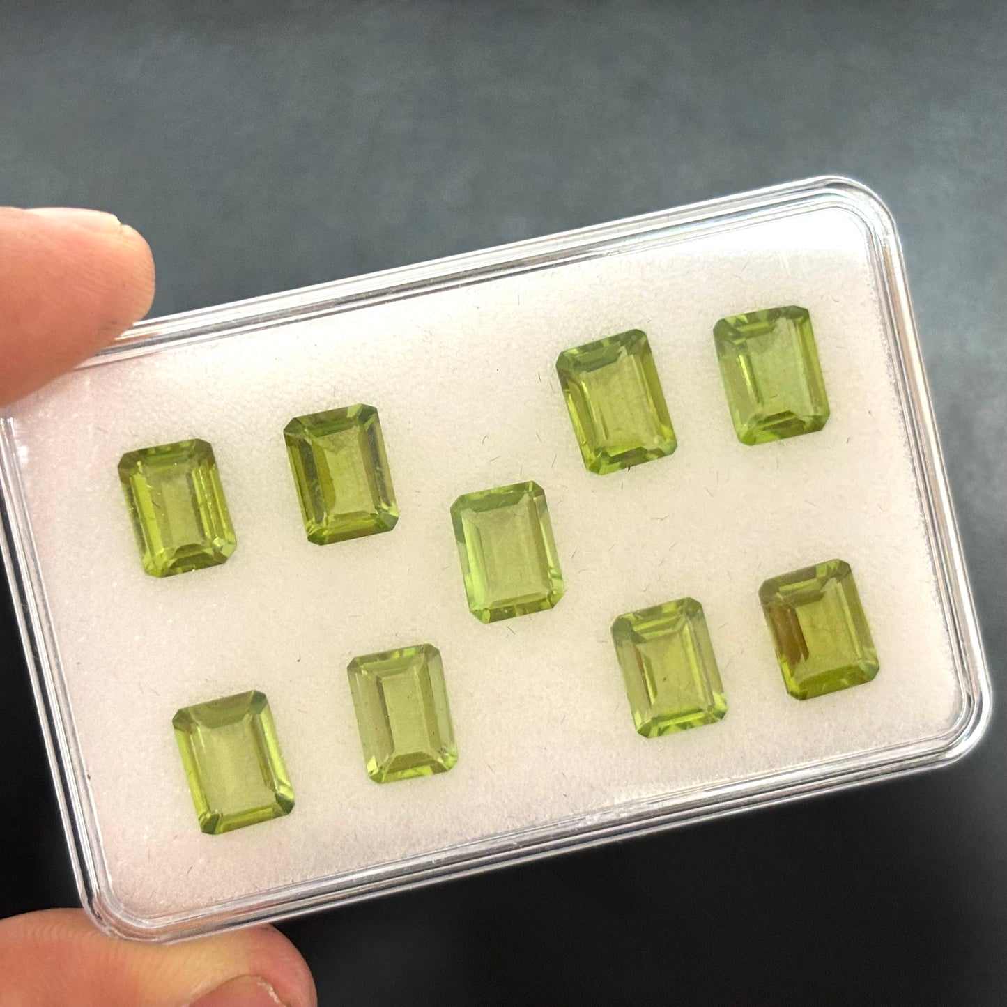 1 piece Peridot Emerald Cut Faceted 8 x 6mm 1,50 Cts. Top quality