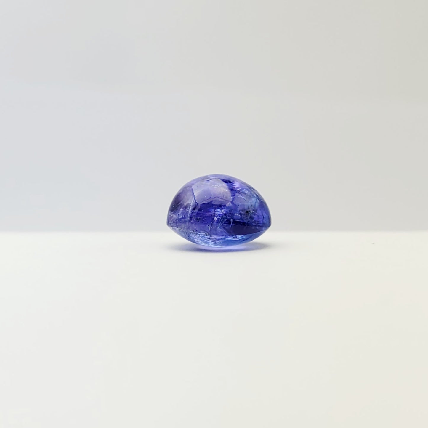 Wunderschöner blauer Tansanit-Cabochon 13,43 ct rund