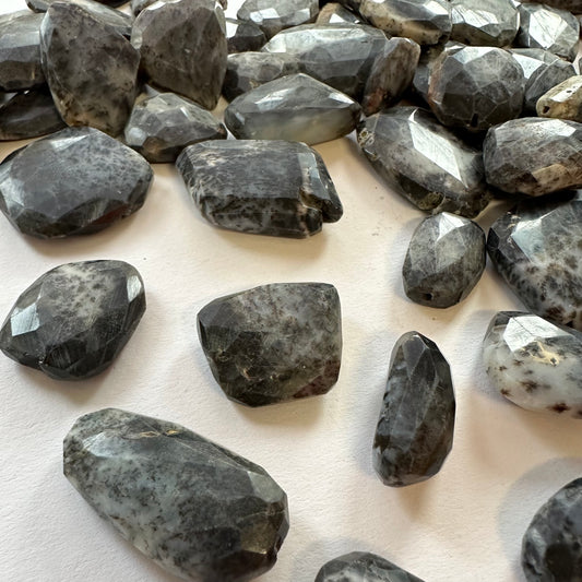 10 Loose Beads Dendrite Opal Greyish White Rare Find - Drilled