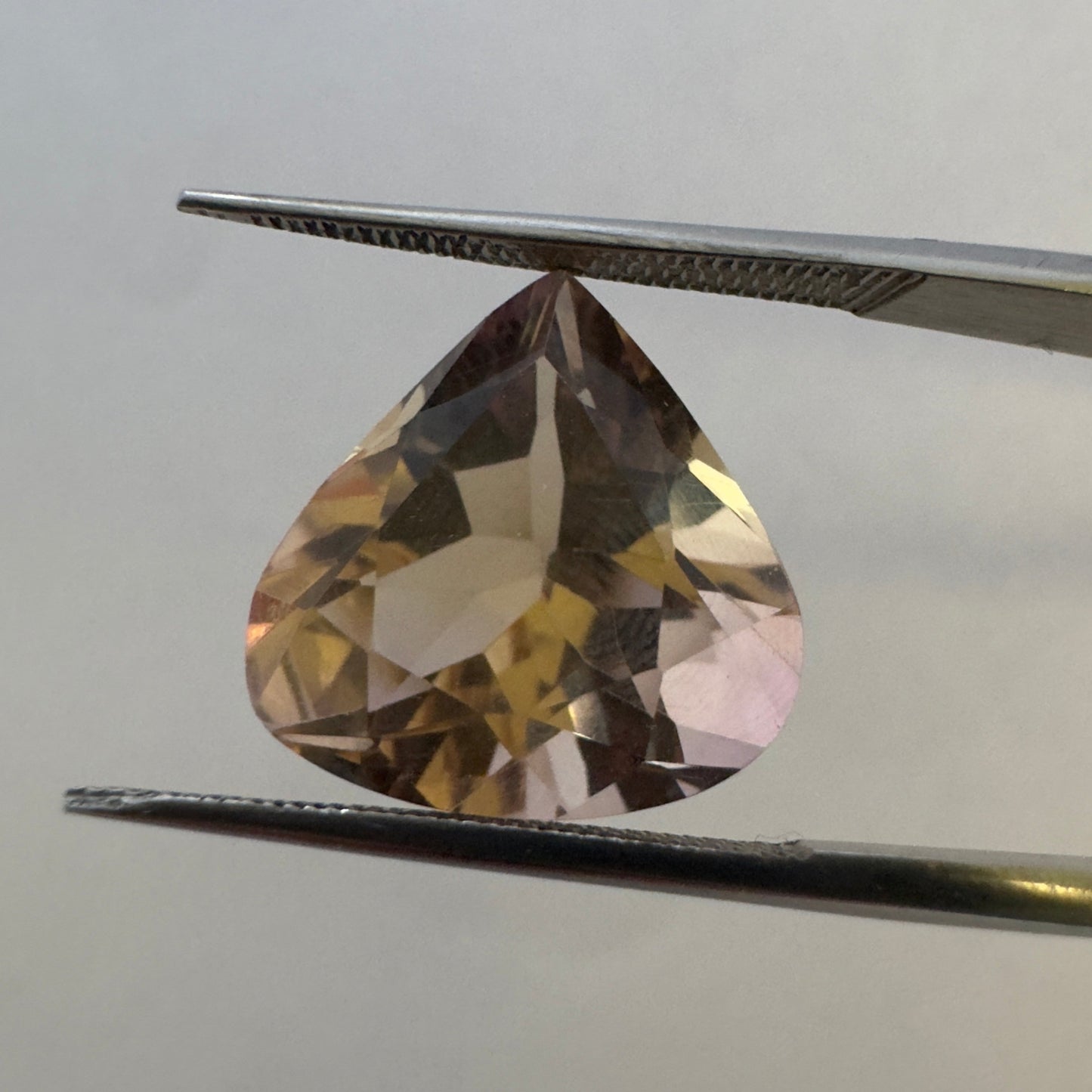 Beautiful Ametrine Trillion Cut 14,1mm x 13,8mm 7,23cts