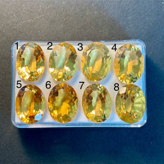 Wählen Sie 1 Stück Citrin, ovaler Schliff, facettiert, 16–16,2 x 11,5–12 mm