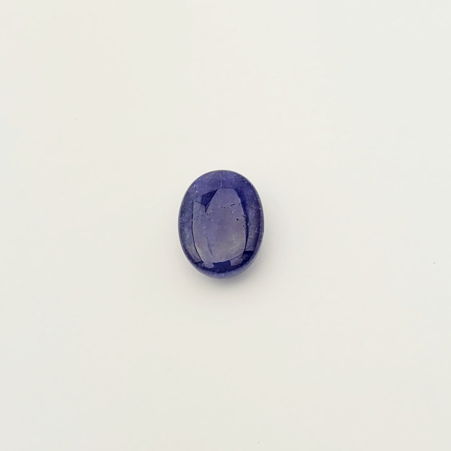 Tansanit Cabochon durchscheinend mit schönen Einschlüssen blau