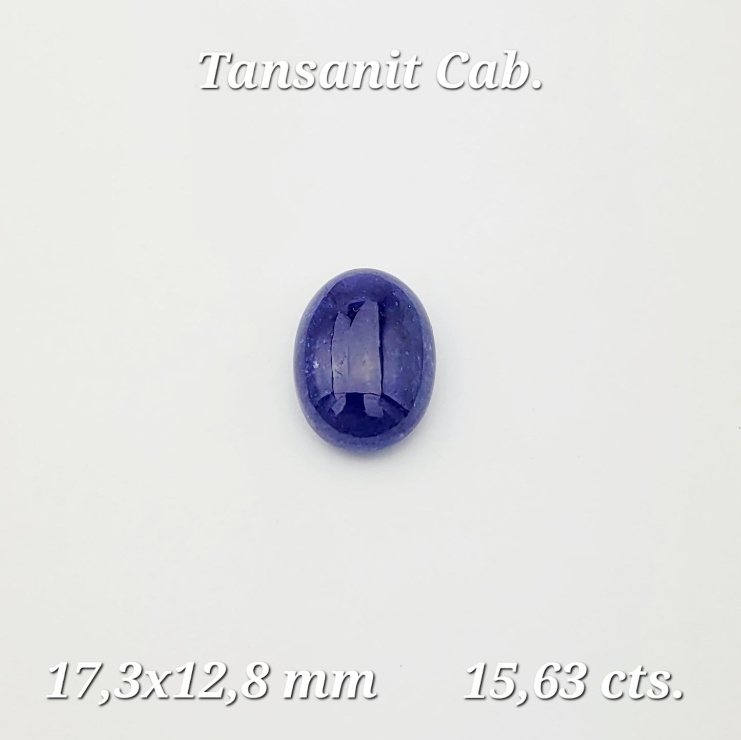 Tansanit Cabochon durchscheinend mit schönen Einschlüssen blau