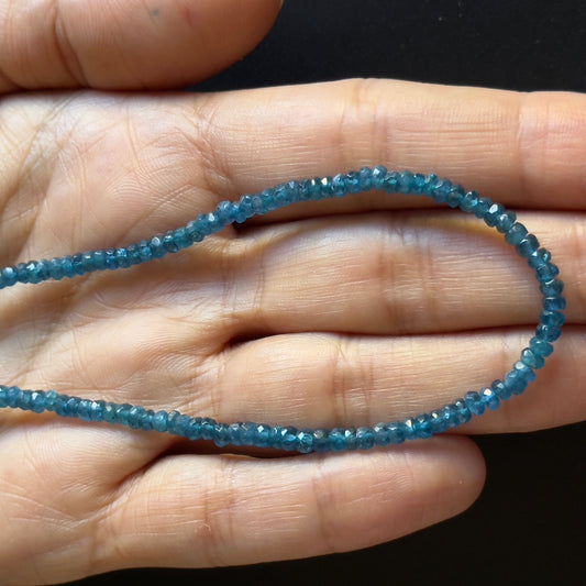 Funkelnde handgeschliffene Apatit-Rondellperlen Ozeanblau