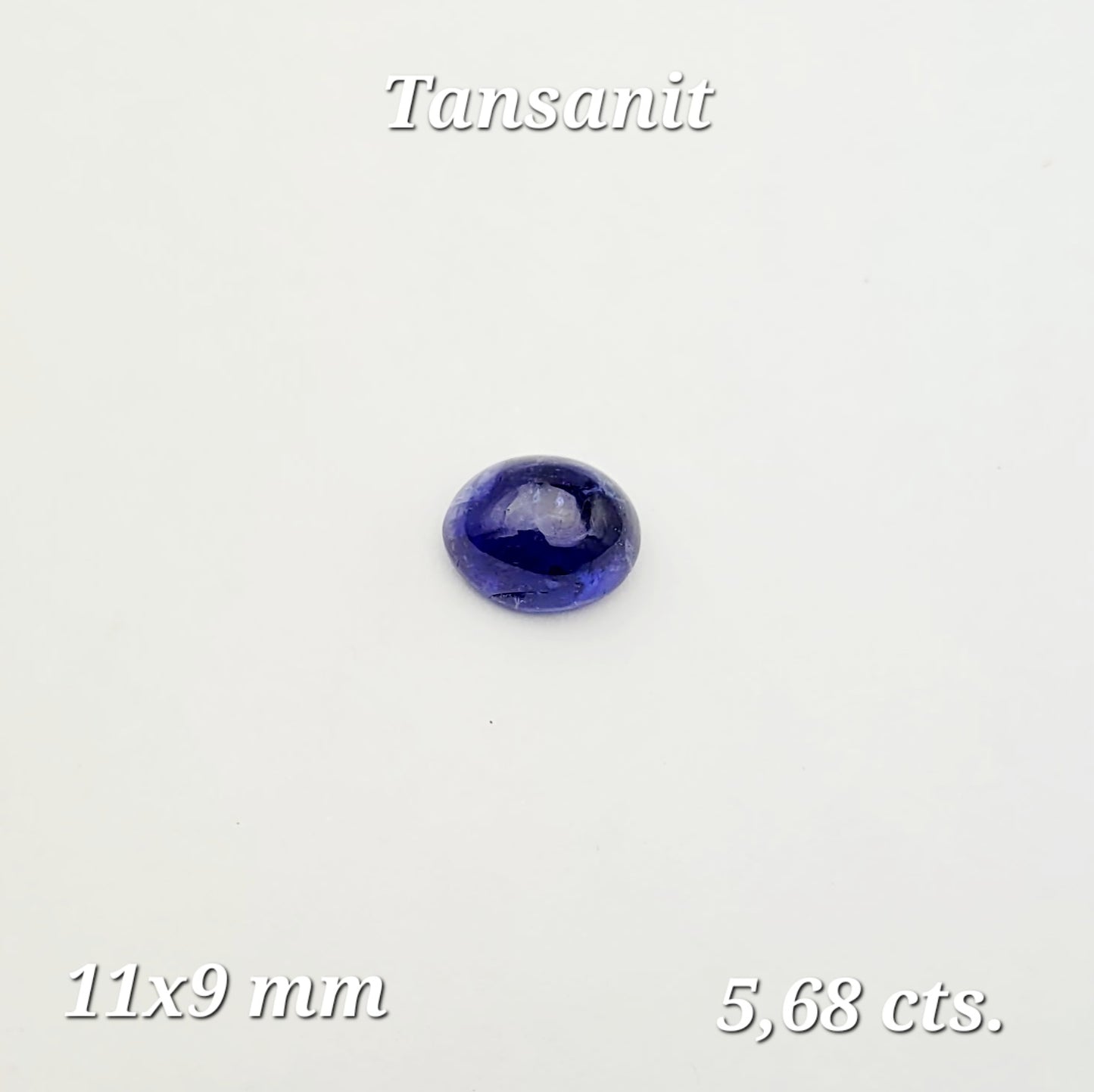 Einzigartiger Tansanit-Edelstein mit ovaler Form und intensiver blauer Farbe