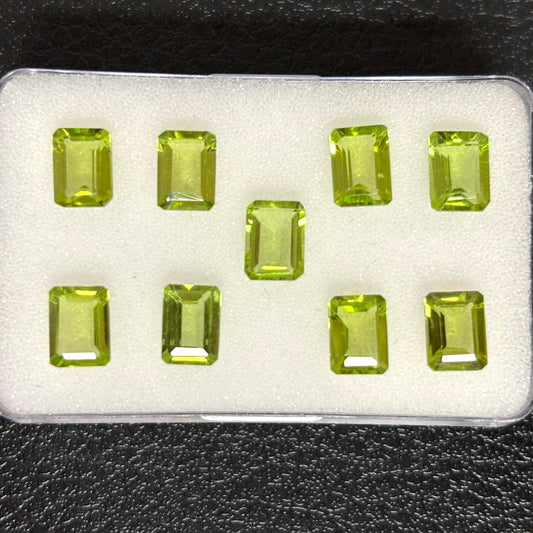 1 piece Peridot Emerald Cut Faceted 8 x 6mm 1,50 Cts. Top quality