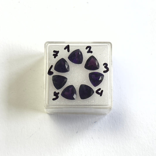 Mystischer Trillion Dark Amethyst 6x6mm ca. 0,65cts -0,70cts