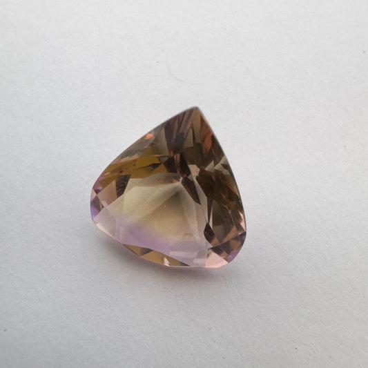 Beautiful Ametrine Trillion Cut 14,1mm x 13,8mm 7,23cts