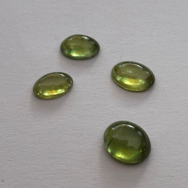 Peridot Cabochon in verschiedenen Größen und Formen 5 Stück im Set