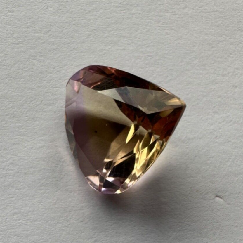 Beautiful Ametrine Trillion Cut 14,1mm x 13,8mm 7,23cts