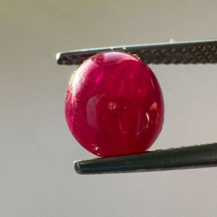Sehr schöner Rubin Cabochon 8,98mm x 7,19mm 3,0cts