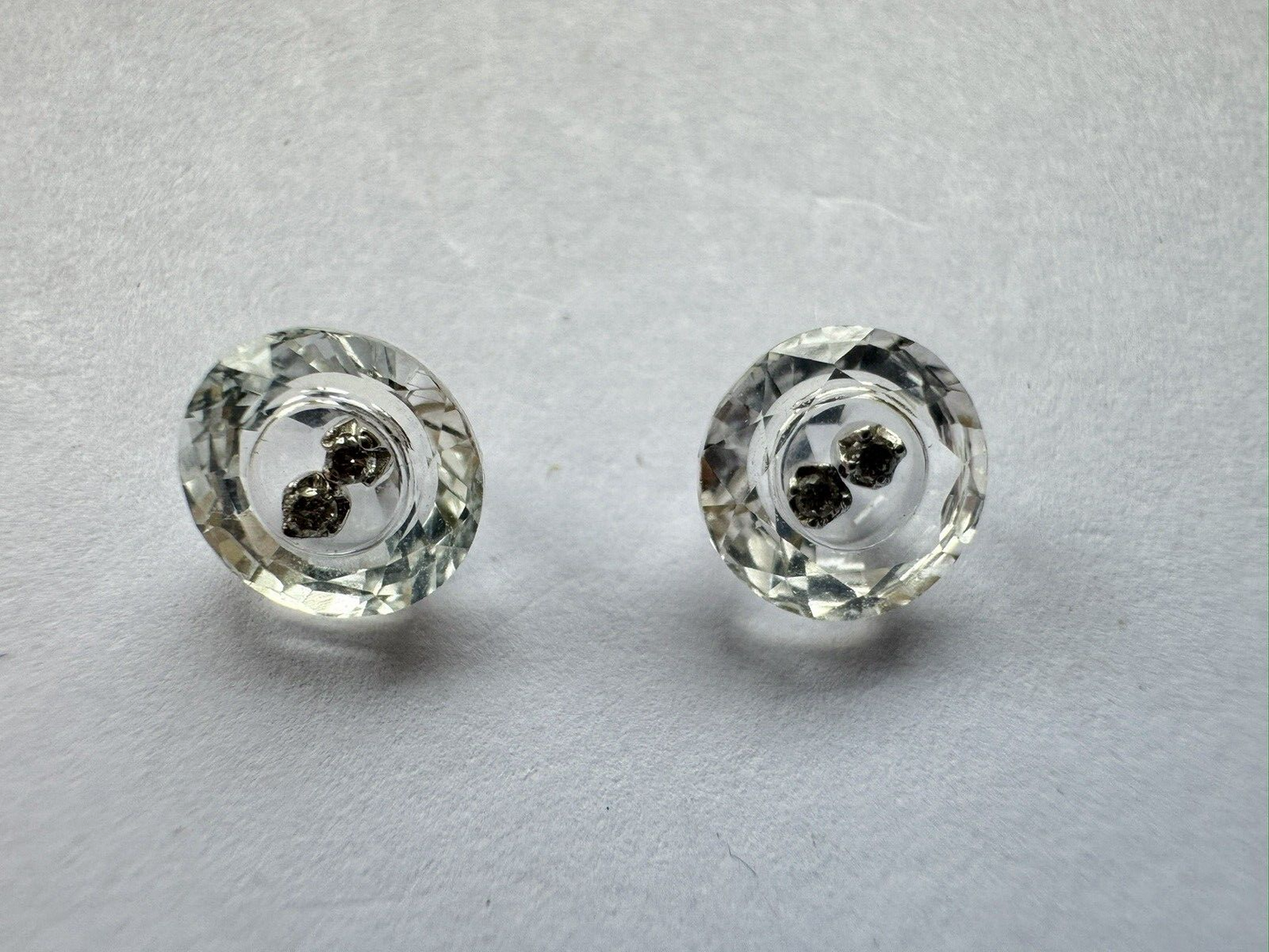 Very unusual pair of diamonds in rock crystal 2- 3,28cts