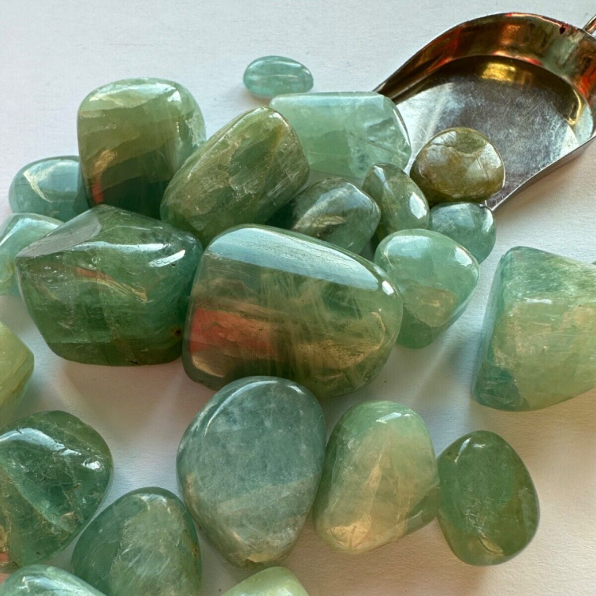 Aquamarin Lose Perlen Getrommelte Steine, verschiedene Blautöne 5 Stück pro Beutel, gebohrt