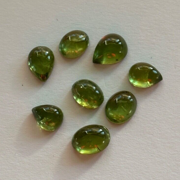 Peridot Cabochon in verschiedenen Größen und Formen 5 Stück im Set