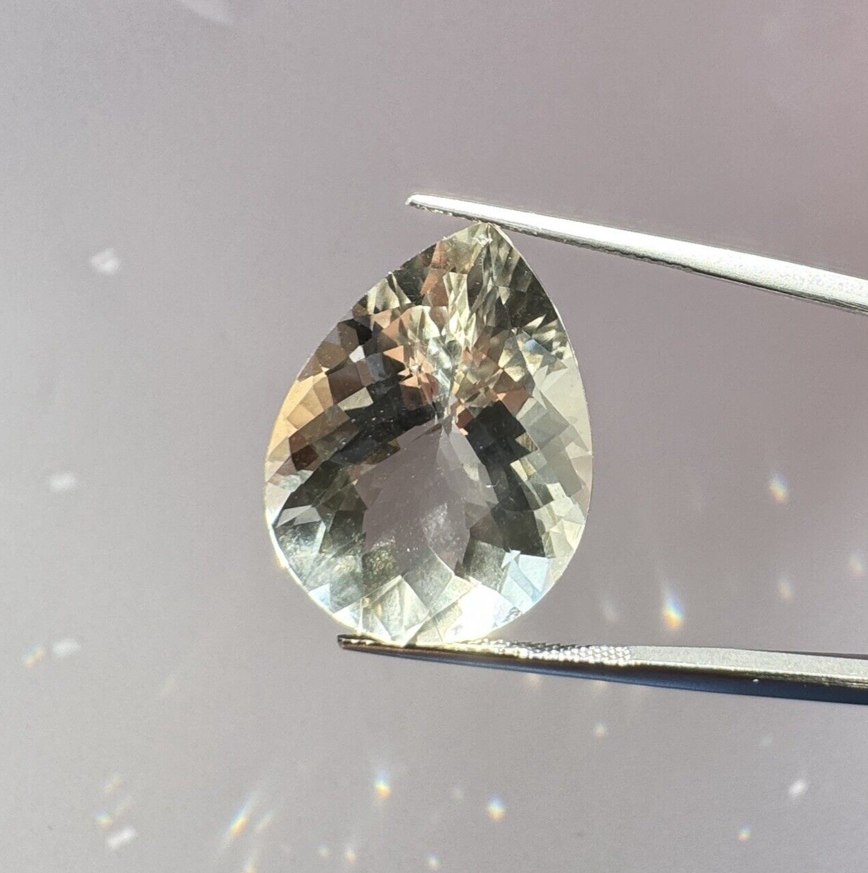 Delicate light green amethyst drop shape 24,4mm x 18,3mm 26,84cts