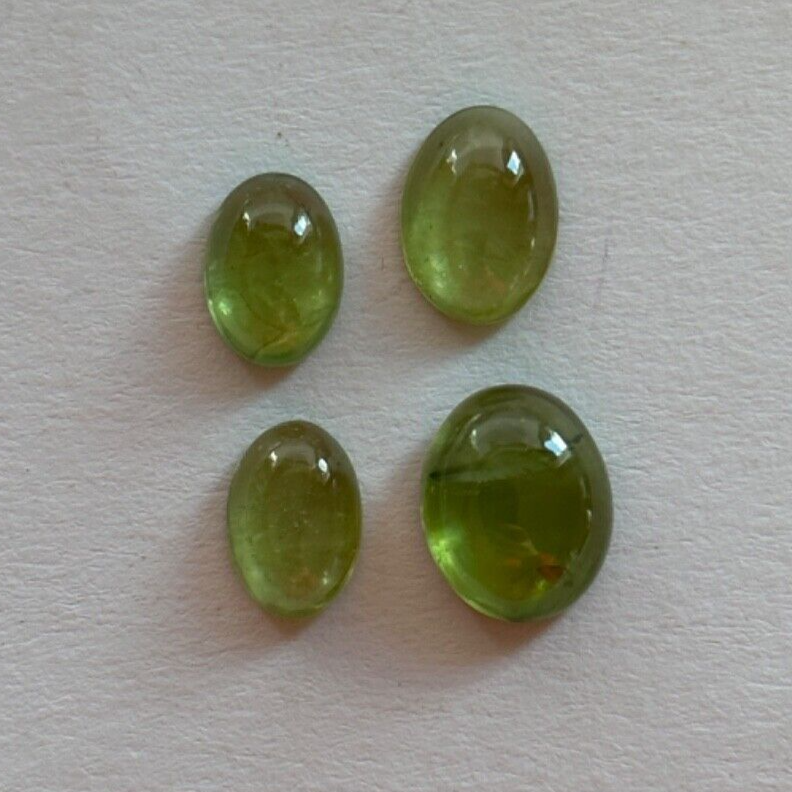 Peridot Cabochon in verschiedenen Größen und Formen 5 Stück im Set