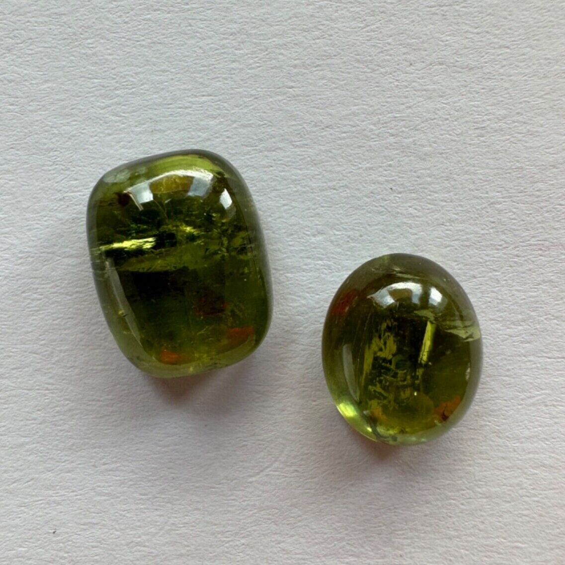 Peridot Cabochon in verschiedenen Größen und Formen 5 Stück im Set