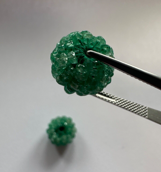 Beautiful Emerald Round Couple With Pearls Like A Flower