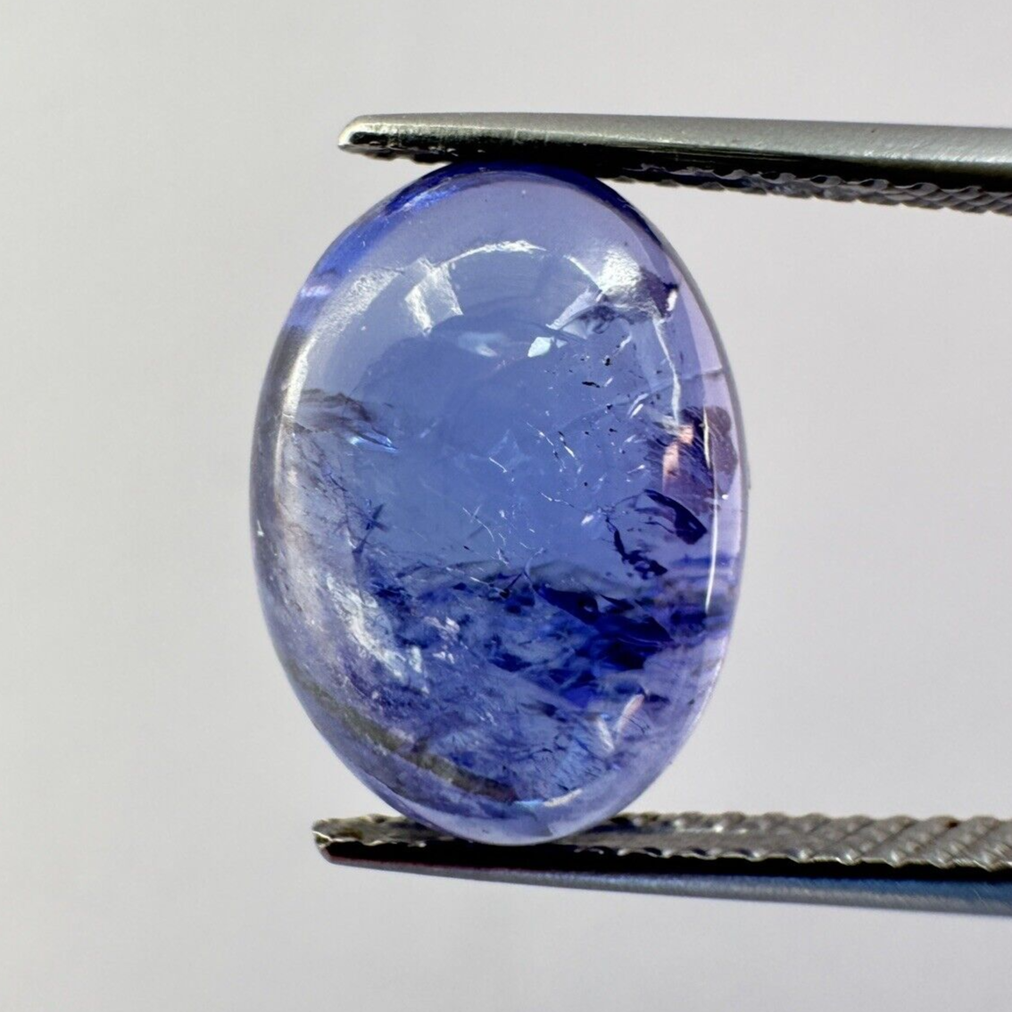 Tanzanite Cabochon In Vibrant Blue 12,97mm x 9,64mm 6,86cts