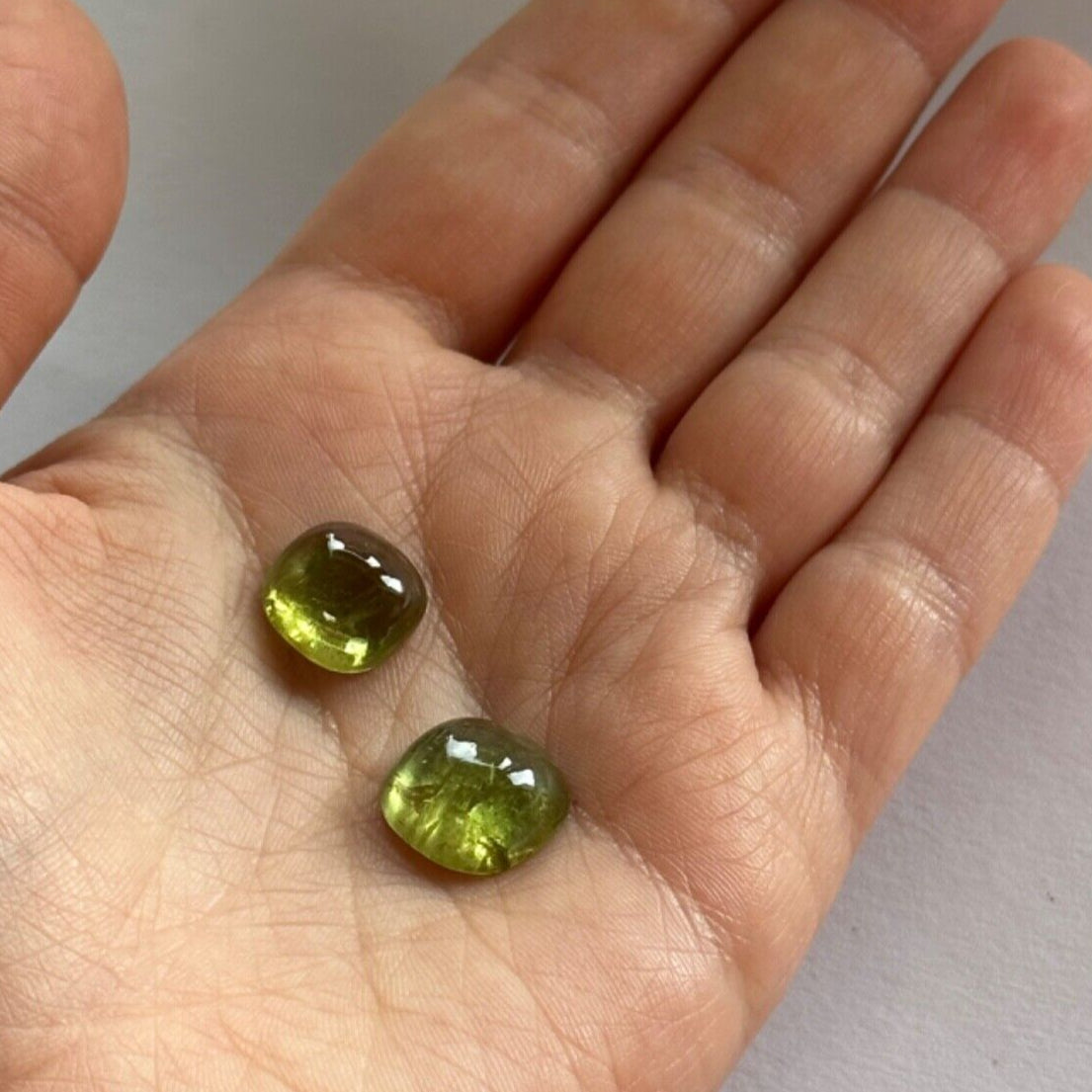 Peridot Cabochon in verschiedenen Größen und Formen 5 Stück im Set