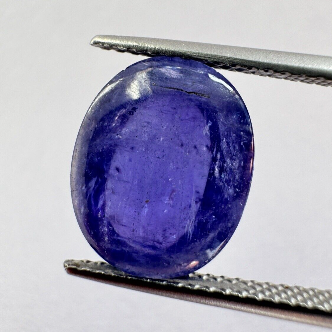 Tanzanite Beauty in Intense Blue 12,86mm x 10,09mm 7,32 Cts