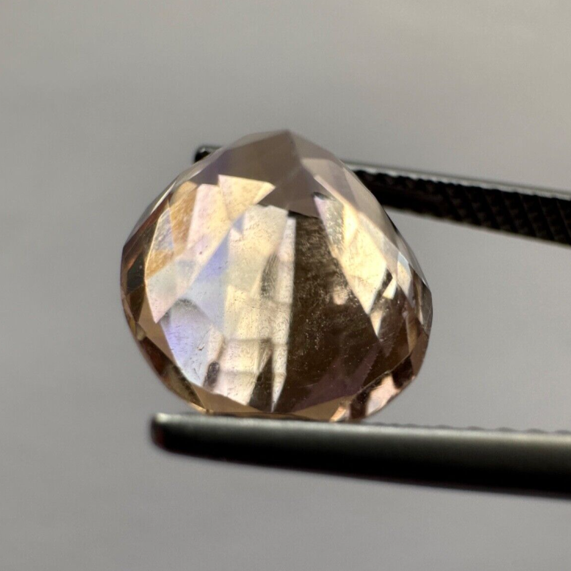 Wunderbarer Ametrin 12,4mm x 9,8mm 4,07cts