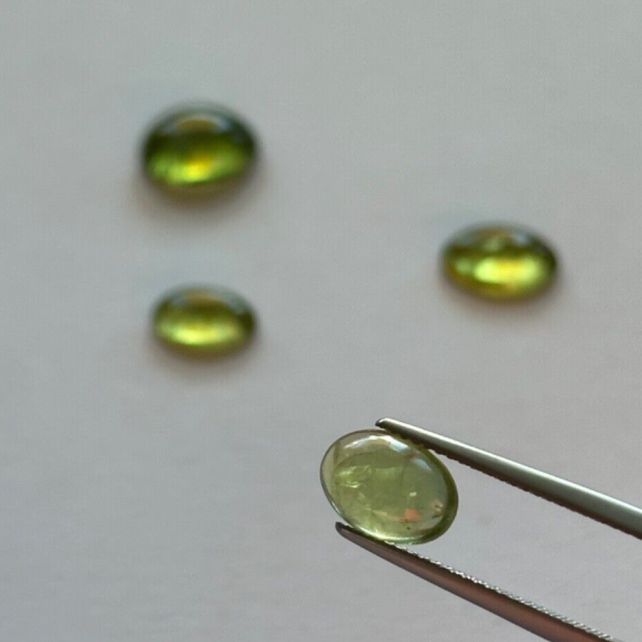 Peridot Cabochon in verschiedenen Größen und Formen 5 Stück im Set