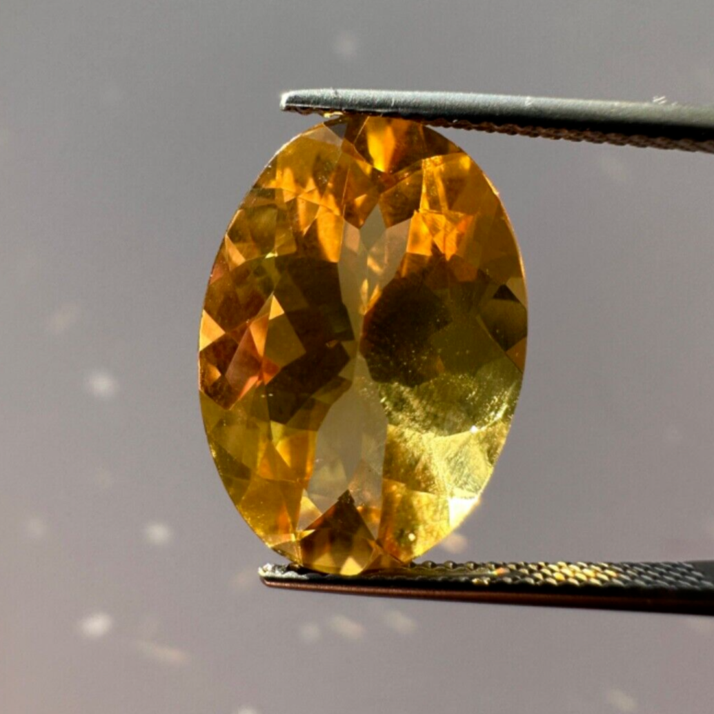 Warm Vivid Citrine 18,12mm x 12,64mm 10,20cts