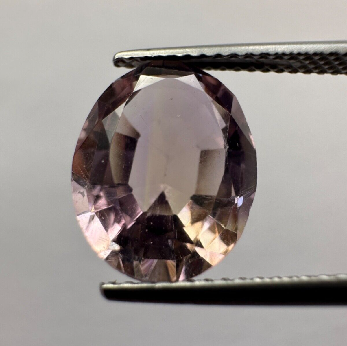 Wunderbarer Ametrin 12,4mm x 9,8mm 4,07cts