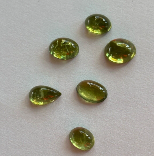 Peridot Cabochon in verschiedenen Größen und Formen 5 Stück im Set