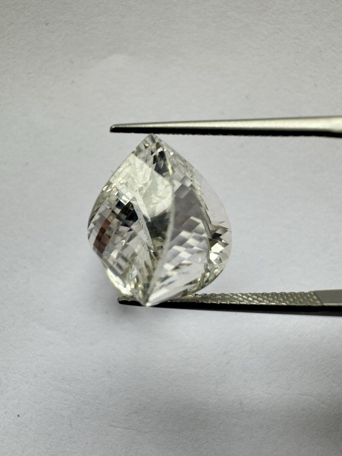 Rock Crystal with Beautiful Play of Light Fancy Cut 2 - 20,70cts
