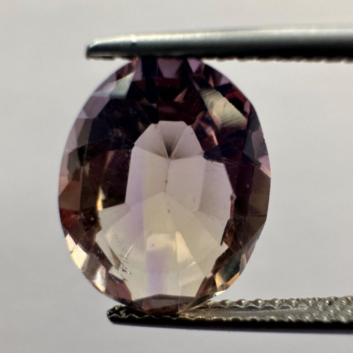 Wunderbarer Ametrin 12,4mm x 9,8mm 4,07cts