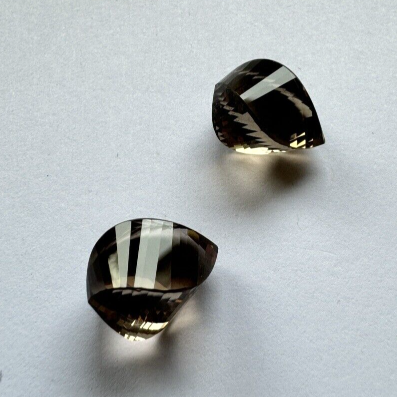 Multifaceted Smoky Quartz Pair in Fancy Cut 15,40mm x 12,23mm 21,14cts