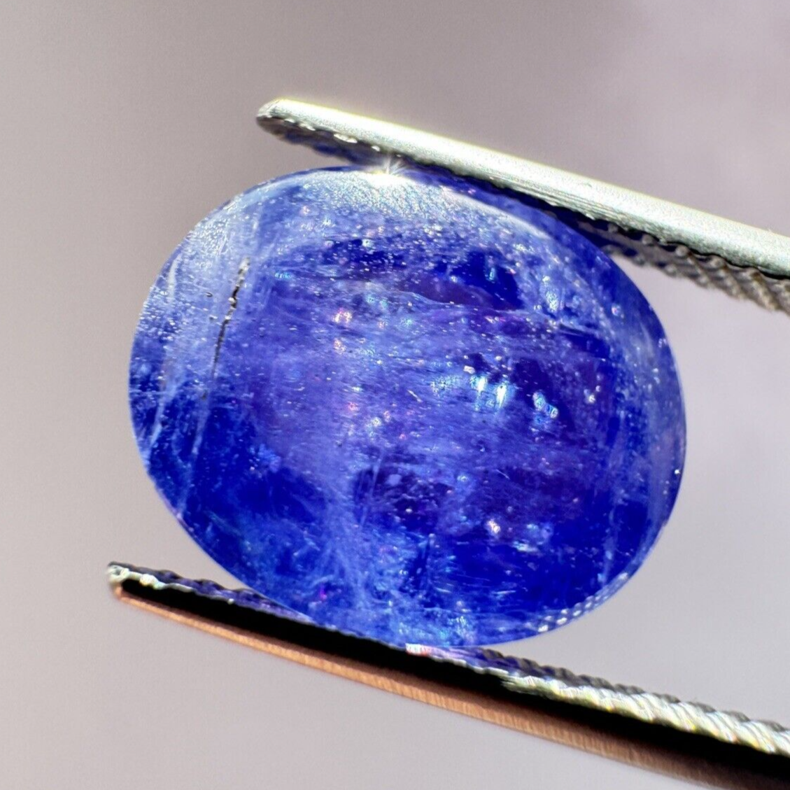 Tanzanite Beauty in Intense Blue 12,86mm x 10,09mm 7,32 Cts