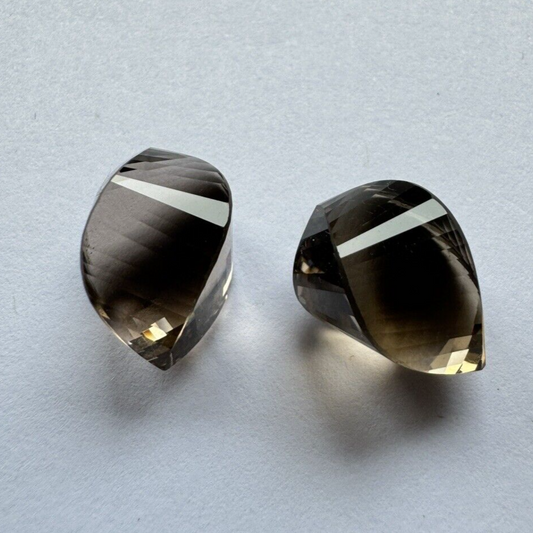 Facettenreiches Rauchquarz-Paar im Fancy Cut 15,40mm x 12,23mm 21,14cts