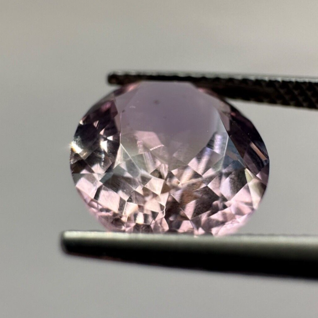 Wunderbarer Ametrin 12,4mm x 9,8mm 4,07cts