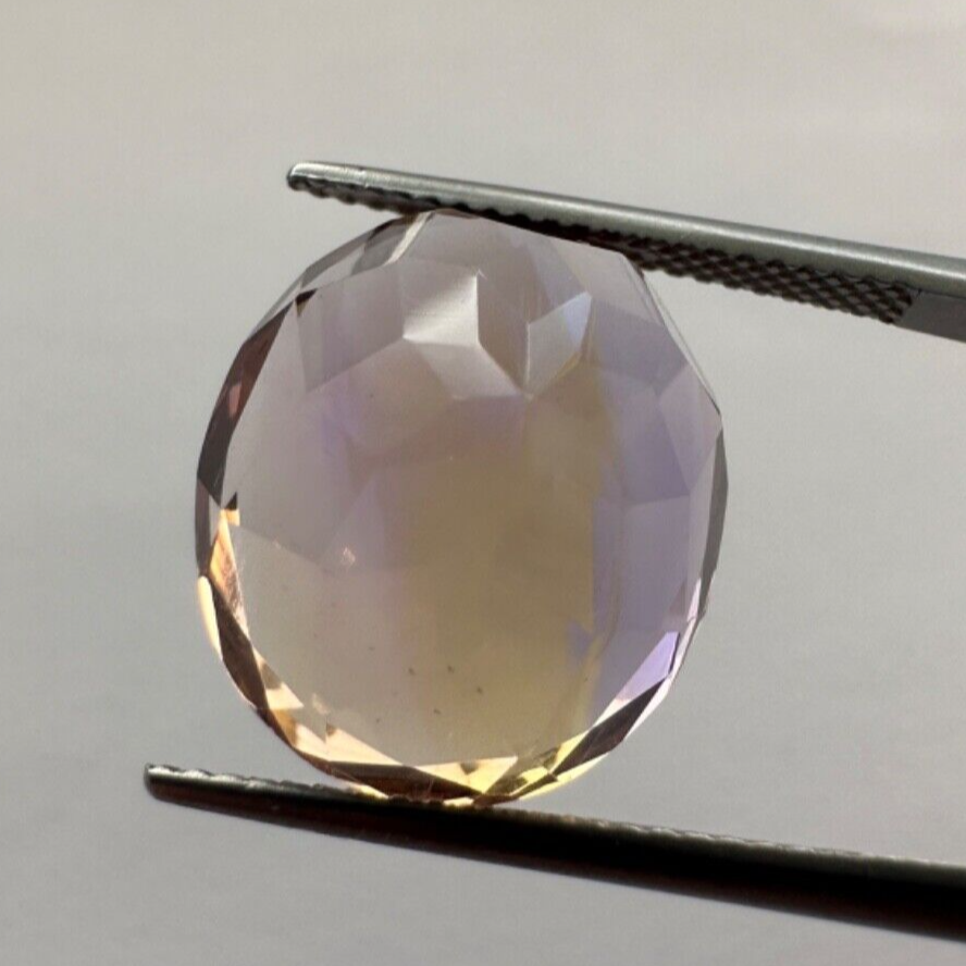 Wonderful Two-tone Ametrine 1. 16,2mm x 14,1mm 13,85cts