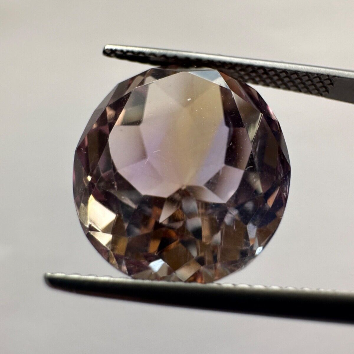 Wonderful Two-tone Ametrine 1. 16,2mm x 14,1mm 13,85cts