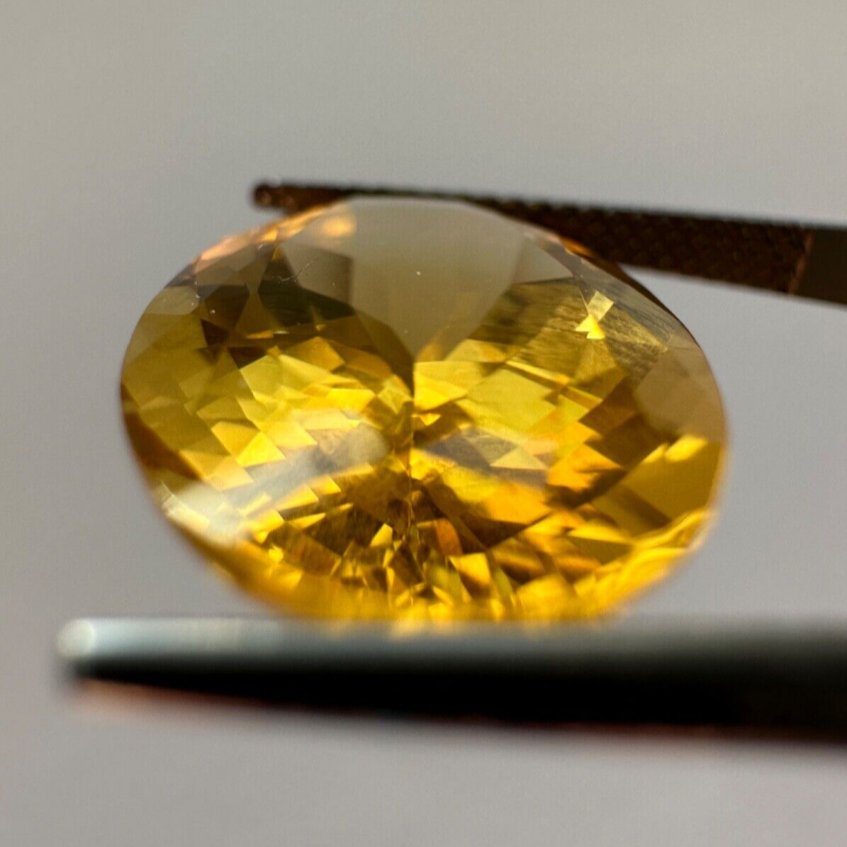 Warm Vivid Citrine 18,12mm x 12,64mm 10,20cts