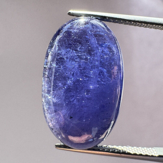 Breath taking Intense Blue Tanzanian Gemstone 21,8mm x 17,9mm 21,14cts