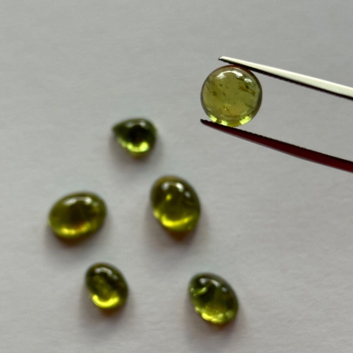 Peridot Cabochon in verschiedenen Größen und Formen 5 Stück im Set