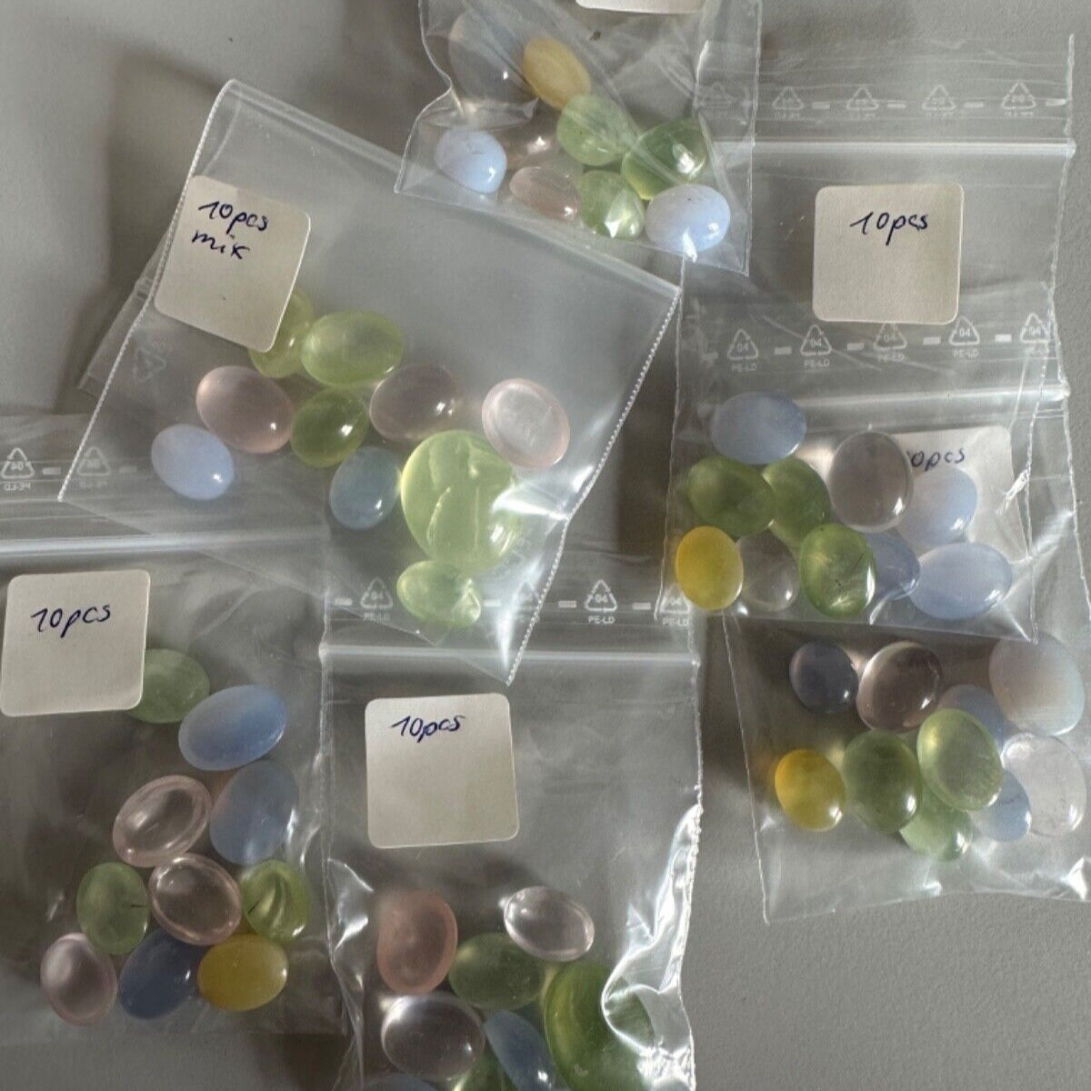 Zarte Pastelltöne in mehrfarbigen Cabochons, 11er-Pack