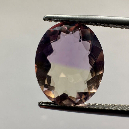 Ametrin Farbkombination aus Lila und Gelb 12,2mm x 9,9mm 3,47cts