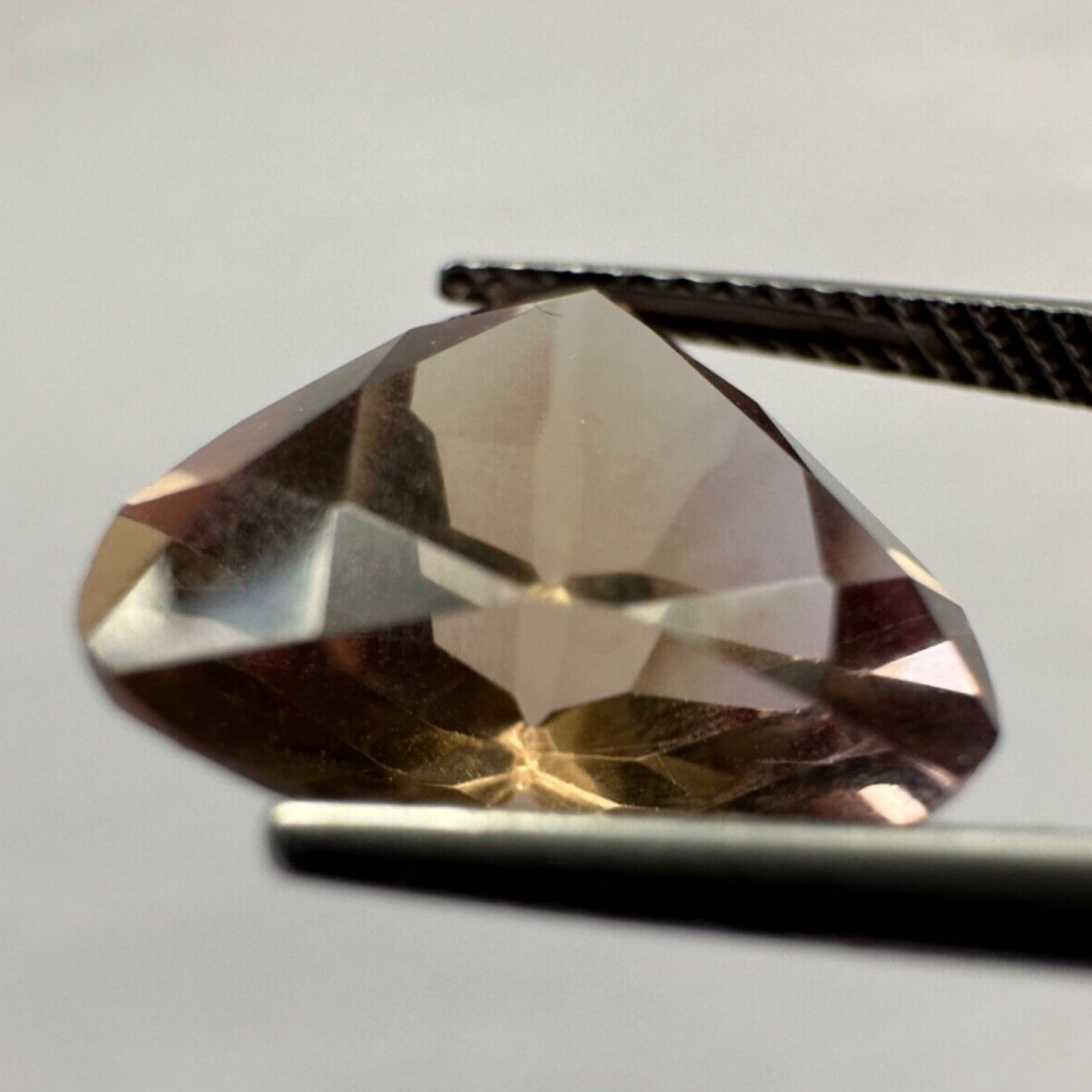 Beautiful Ametrine Trillion Cut 14,1mm x 13,8mm 7,23cts